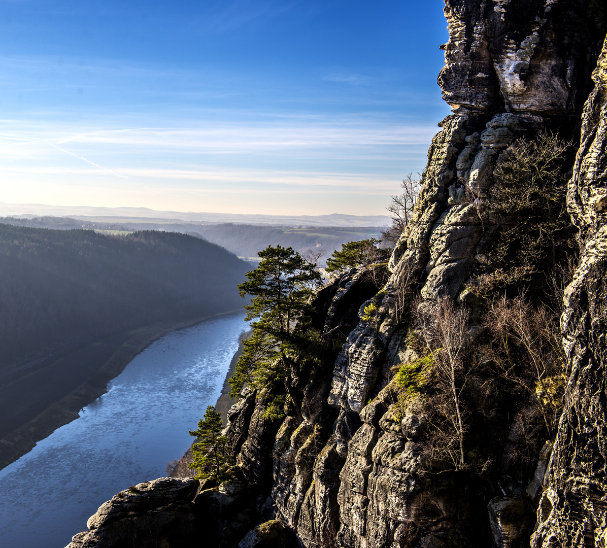 Sächsische Schweiz - Bastei beliebtester Aussichtspunkt im Elbsandsteingebirge