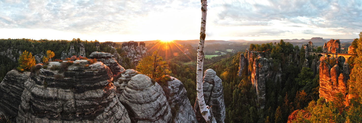 Sächsische Schweiz/ Basteibrücke im Sonnenaufgang