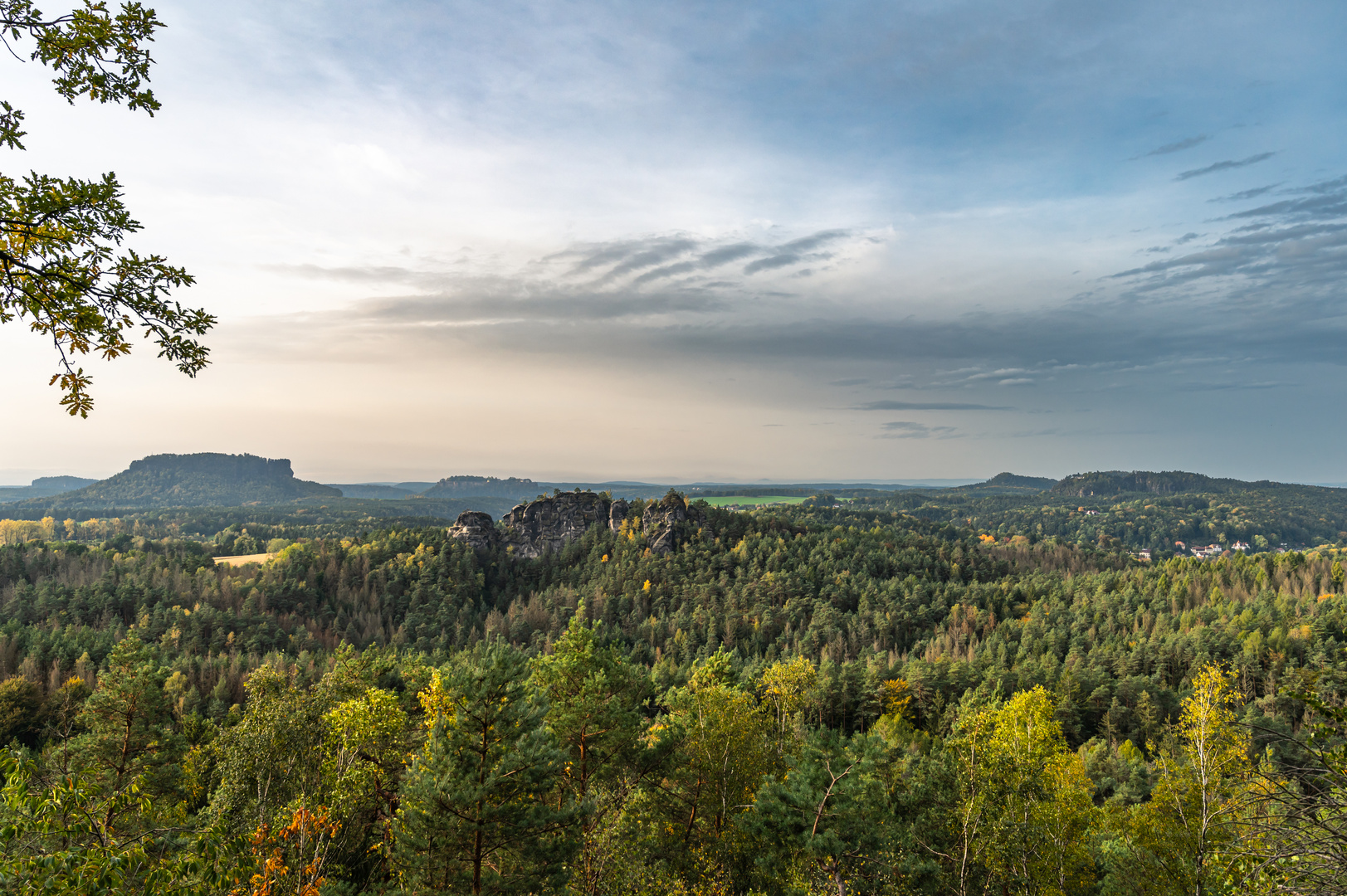 sächsische schweiz - Blick auf Lilienstein , Festung Königstein und der Bastei