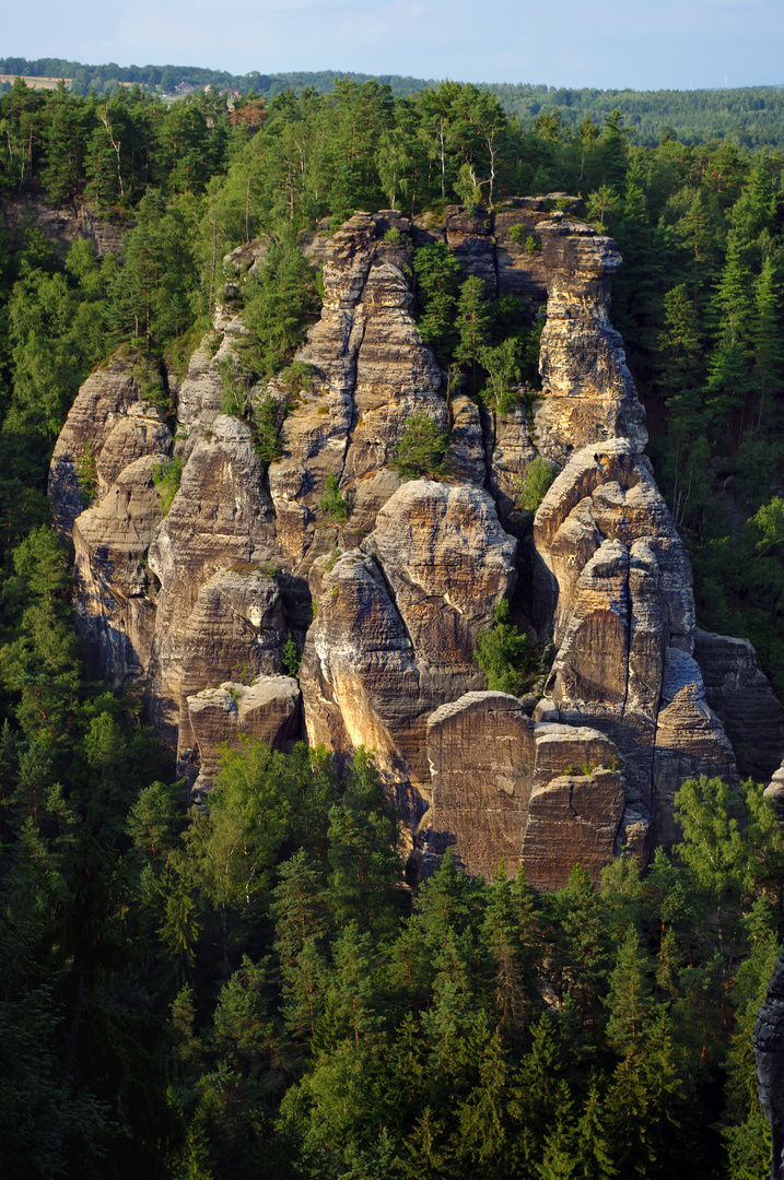 Sächsische Schweiz, Sandstein-Felsformation im Wehlgrund  im Abendlicht