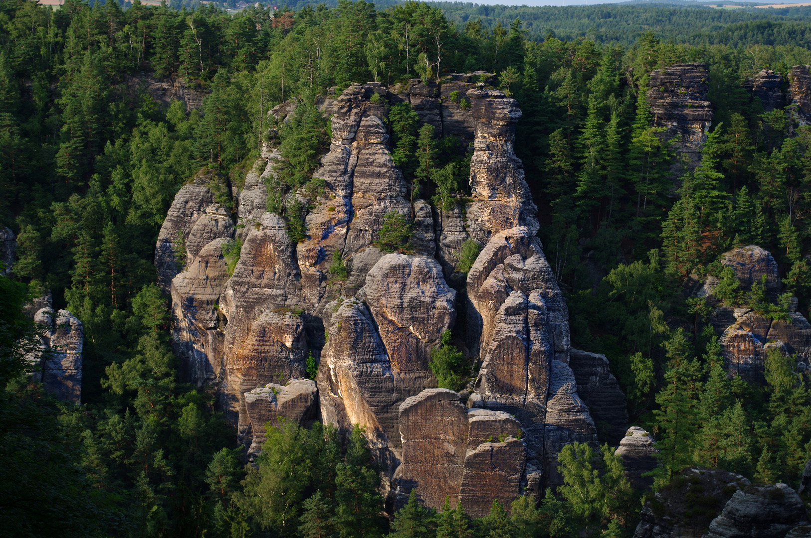 Sächsische Schweiz, Sandstein-Felsformation im Wehlgrund im Abendlicht