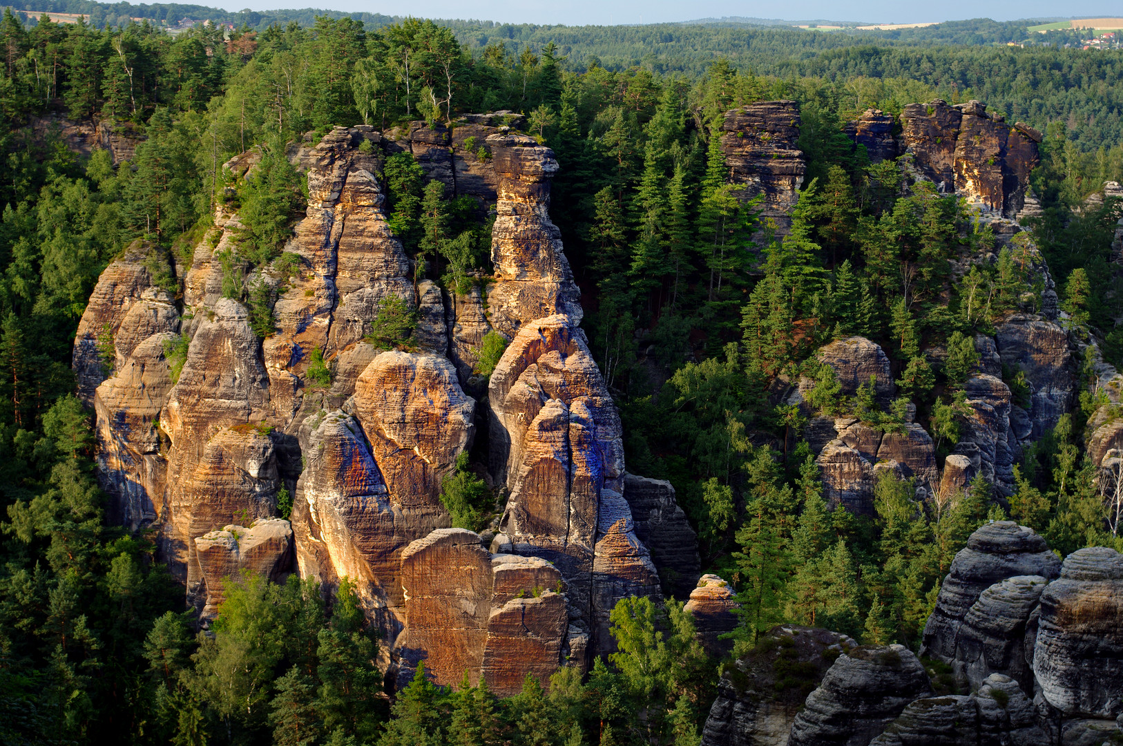 Sächsische Schweiz, Sandstein-Felsformation im Wehlgrund  im Abendlicht