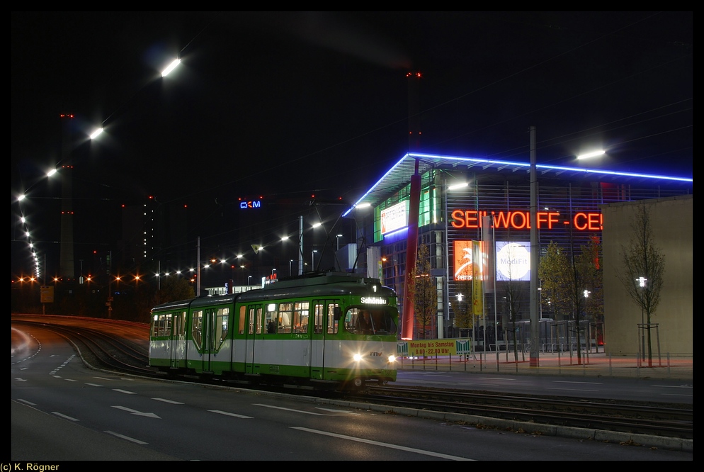 Sänfte bei Nacht in Mannheim Neckarau