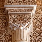 Säule frontal in der Alhambra