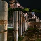 Säule im Forum bei Nacht 