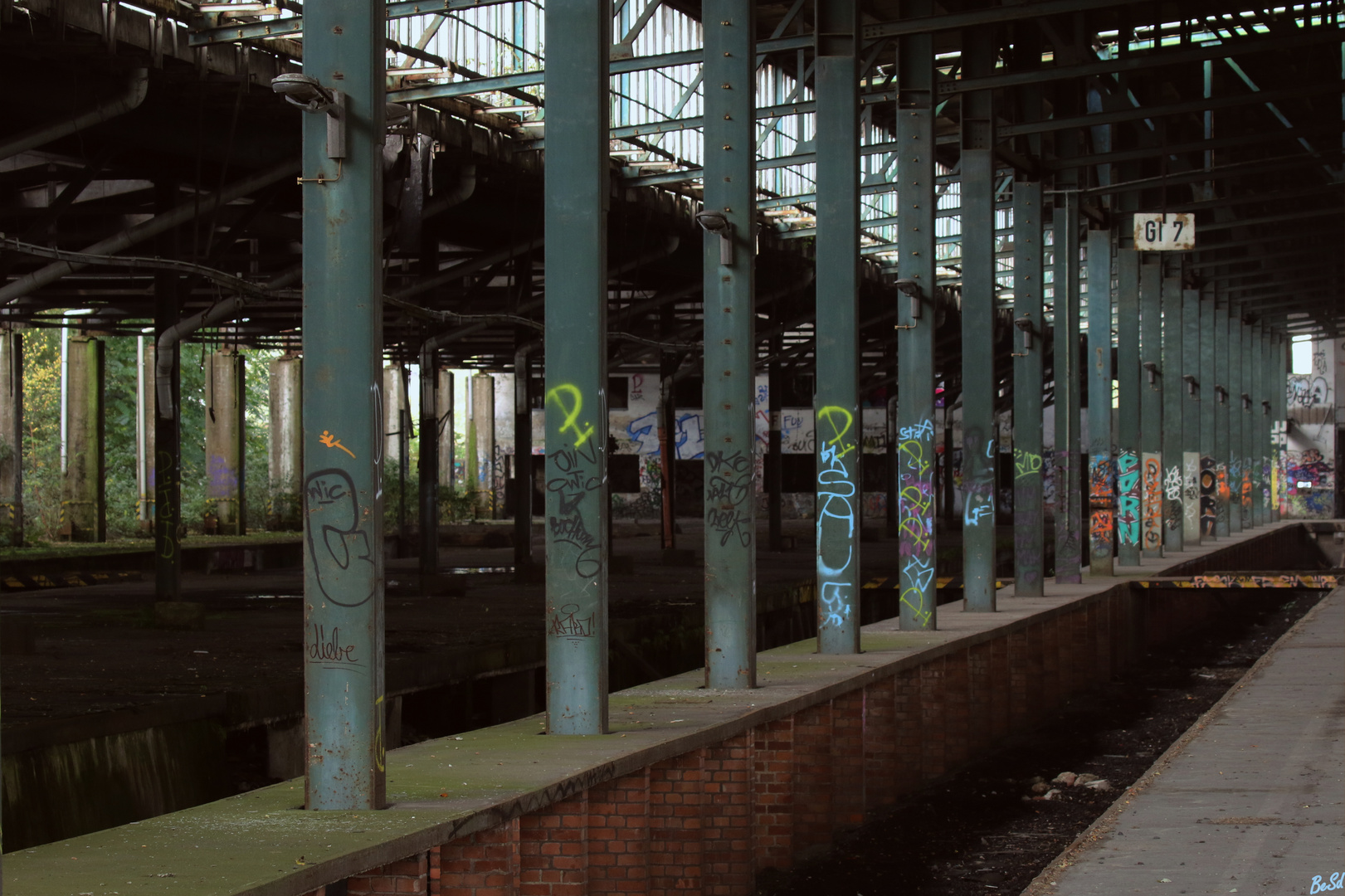 Säulen... Foto & Bild | architektur, marodes, lost places Bilder auf