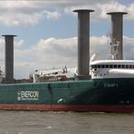 Säulen als "Segel"..."E SHIP 1" in Hamburg