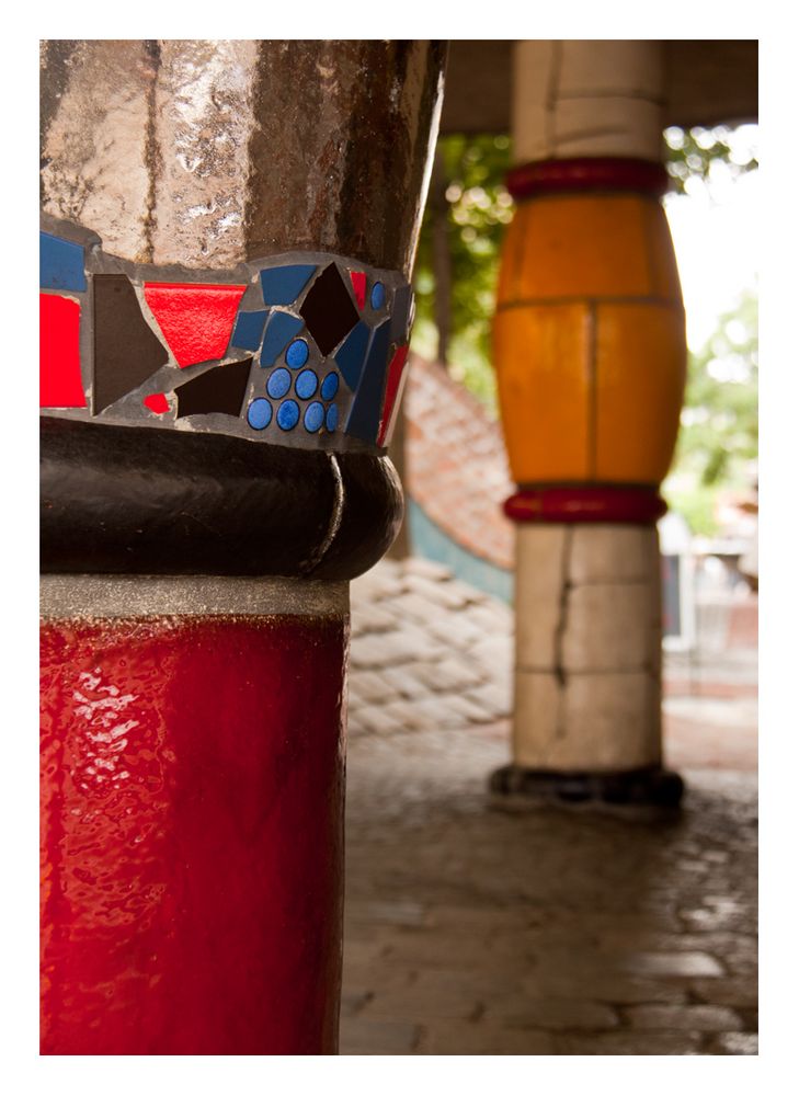 Säulen am Hundertwasserhaus