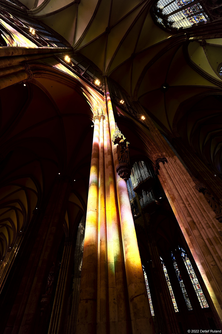 Säulen Kölner Dom - Farbenspiel