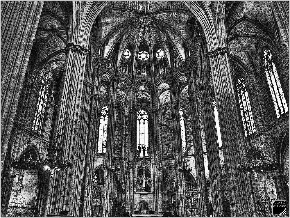 Säulen und Kreuzgewölbe in Katedrale (Barrio Gótico, Barcelona)