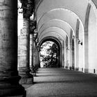 Säulengang am Leipziger Südfriedhof