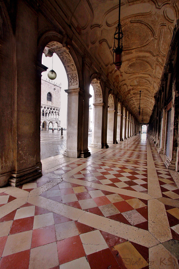 Säulengang der Markusbibliothek, Venedig