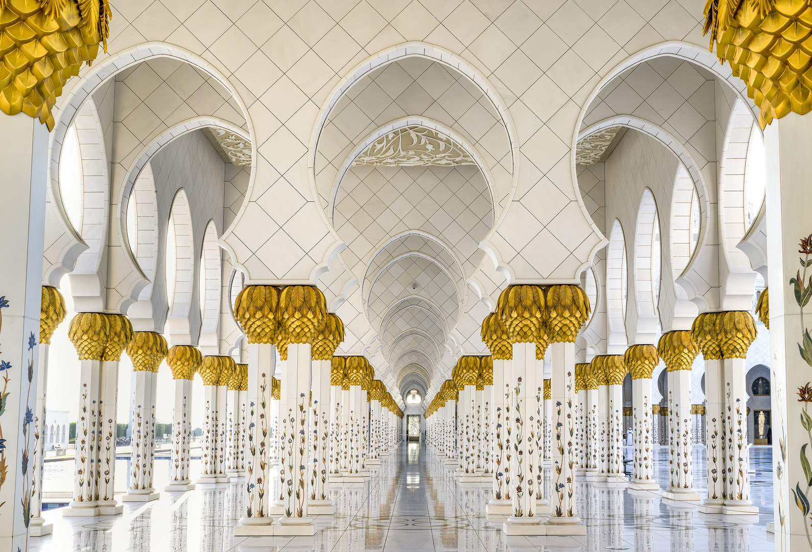 Säulengang Scheich-Zayid-Moschee