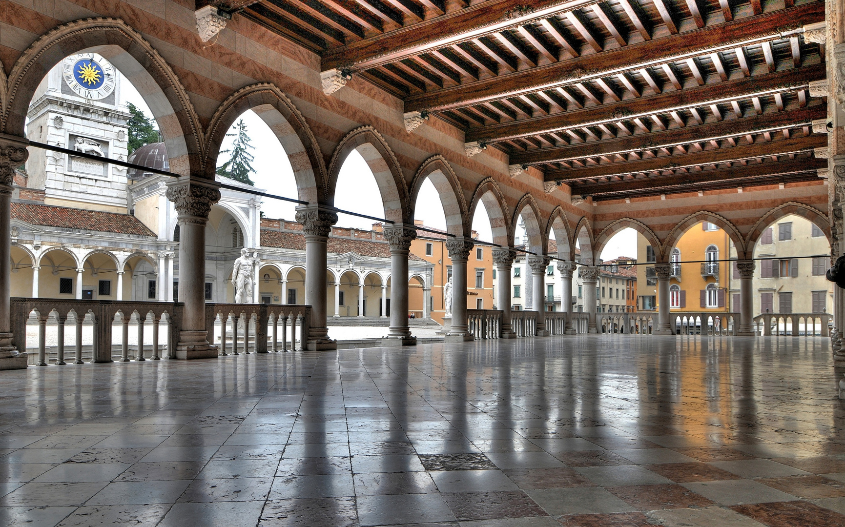 Säulenhalle des alten Rathauses (Udine)