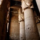 Säulenhalle im Dendera Tempel