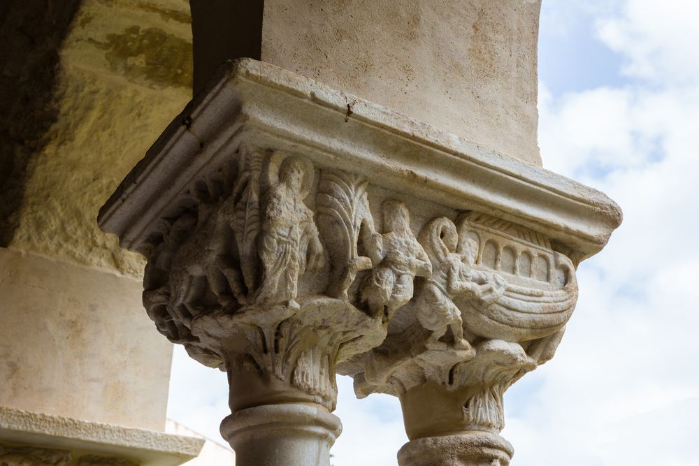 Säulenkapitell im Kreuzgang des Doms von Cefalù (2)
