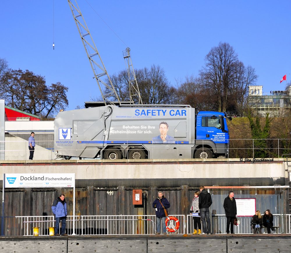 SAFETY CAR