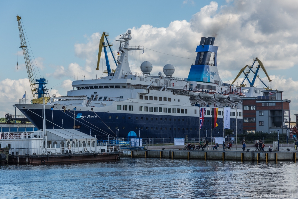 Saga Pearl II -2 im Hafen von Wismar