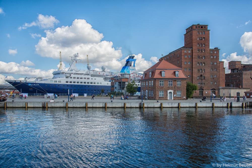 Saga Pearl II im Hafen von Wismar