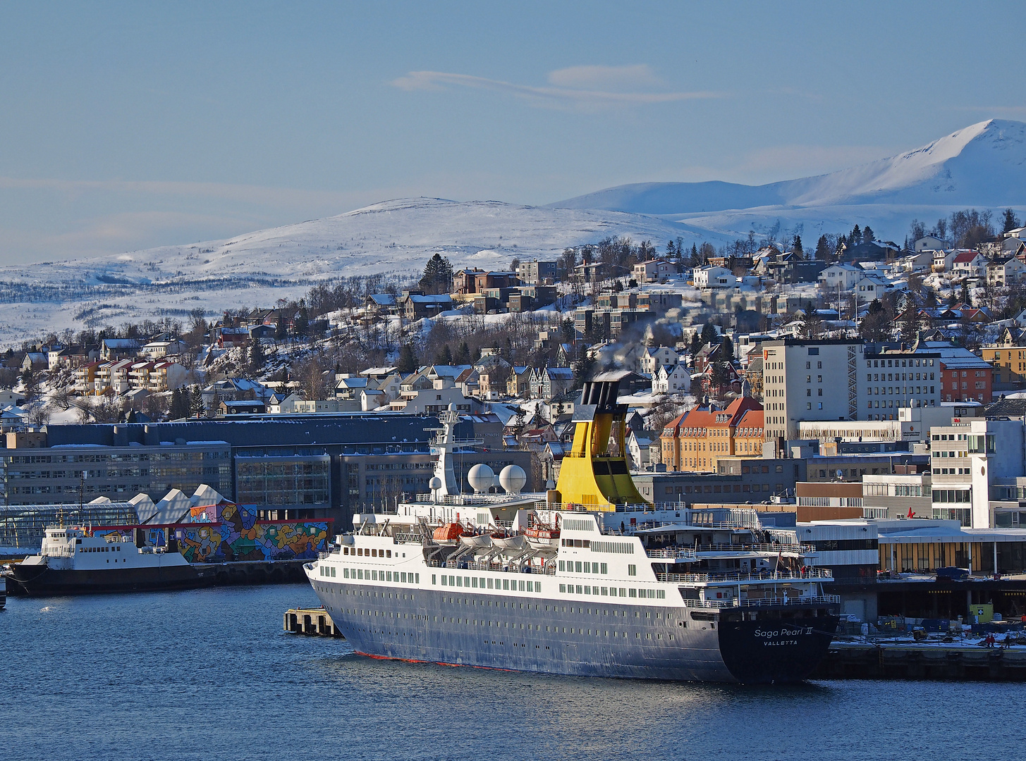 Saga Pearl II in Tromsø von der Tromsdalen-Brücke