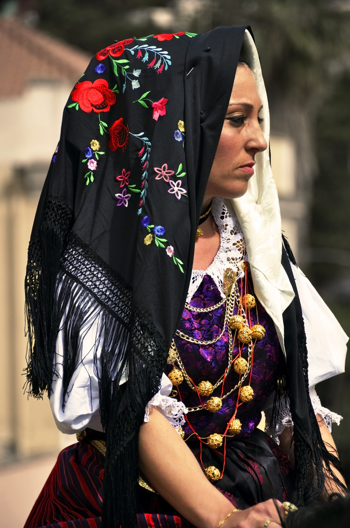 Sagra di Sant'Efisio Cagliari - Costumi tradizionali Sardi