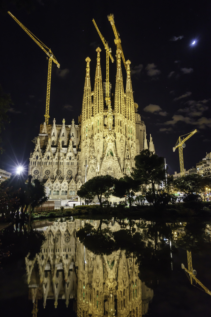 Sagrada Familia bei Nacht