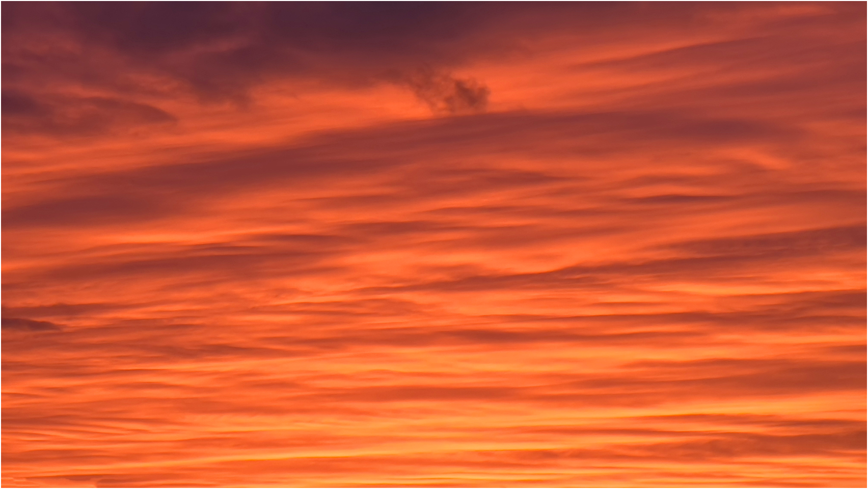 Sahara Staub lässt Himmel glühen