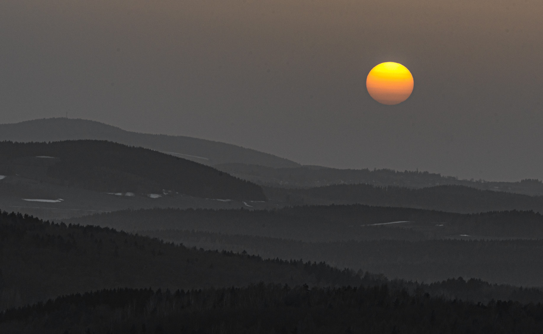 Saharanebel-Sonnenuntergang im Erzgebirge-2