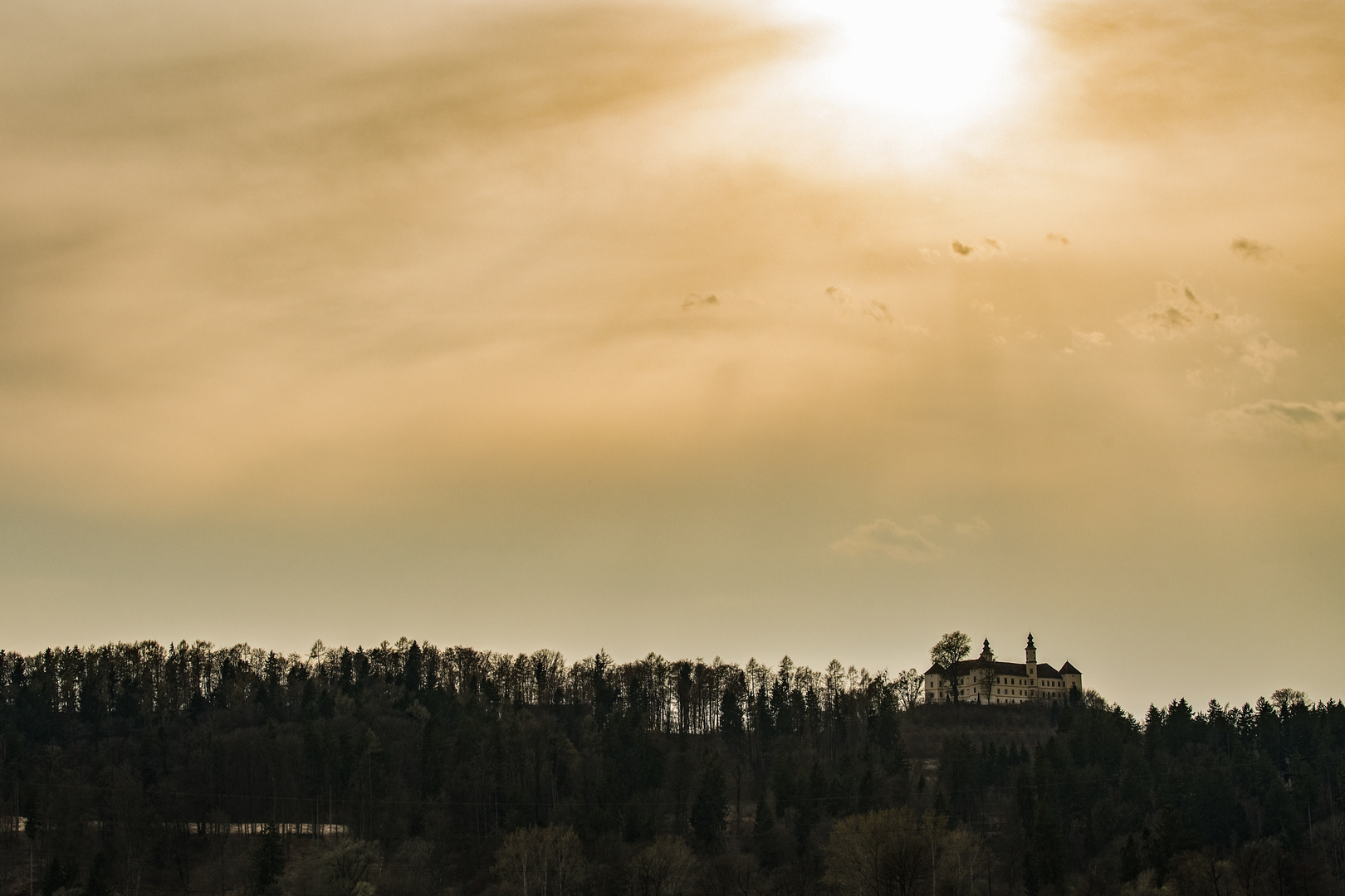 Saharastaub über dem Schloss