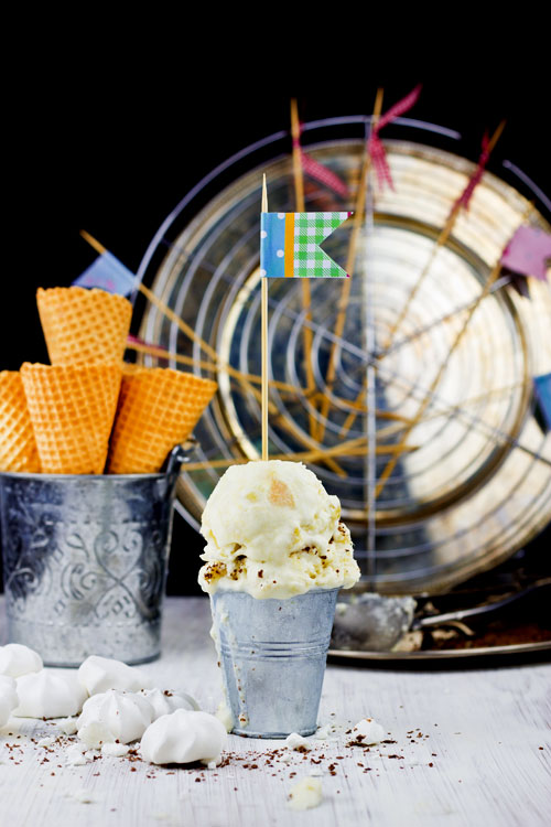 Sahne Eis mit Baiserstückchen