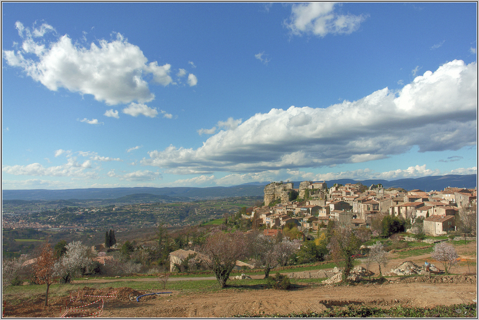 Saignon im Frühling