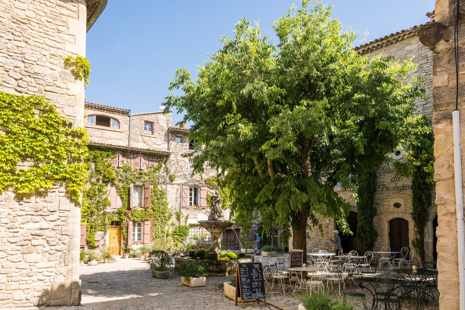 Saignon - Place de la Fontaine