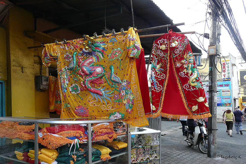 Saigon - Ein Geschäft für Festtagskleidung