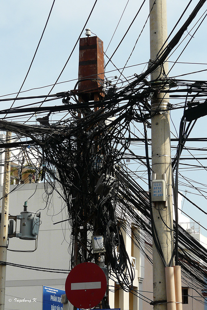 Saigon - Elektroleitungen in der Großstadt