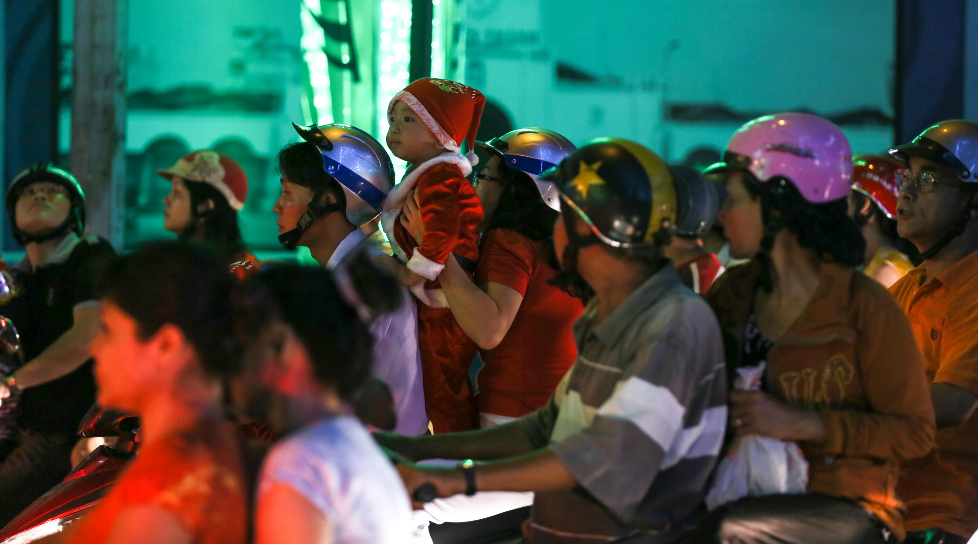 Saigon, kleiner Nikolaus auf dem Motorrad