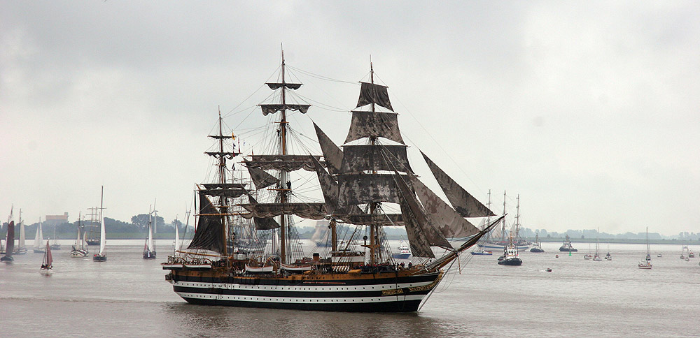 Sail 2005 - und noch eins - Amerigo Vespucci