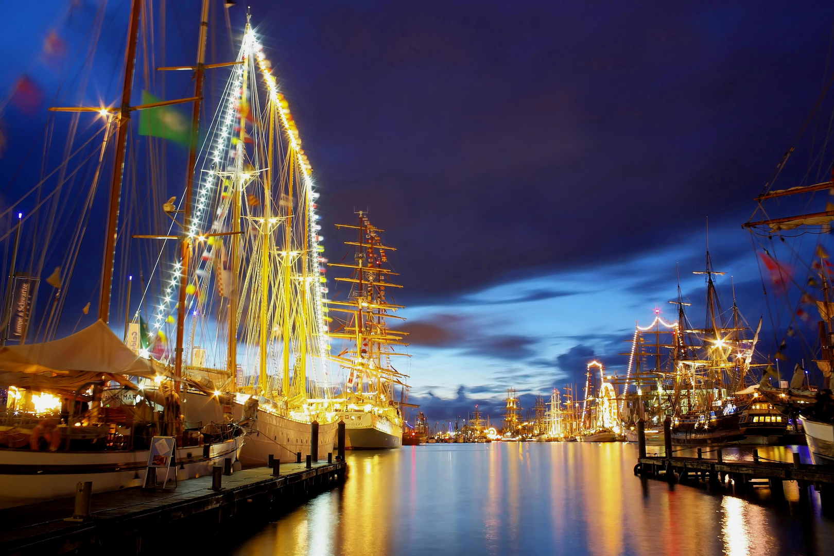 Sail 2010 Bremerhaven (Nacht) - HDR