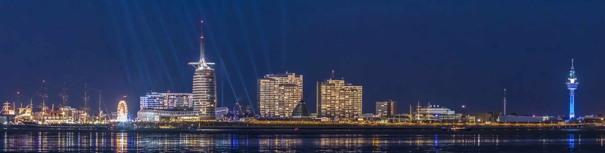 Sail 2015 - Bremerhaven zur blauen Stunde