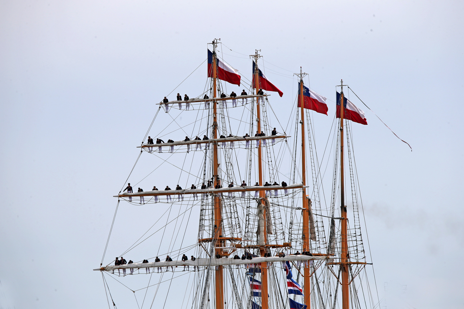 Sail 2015 - Esmeralda, Besatzung grüßt Sail-Besucher