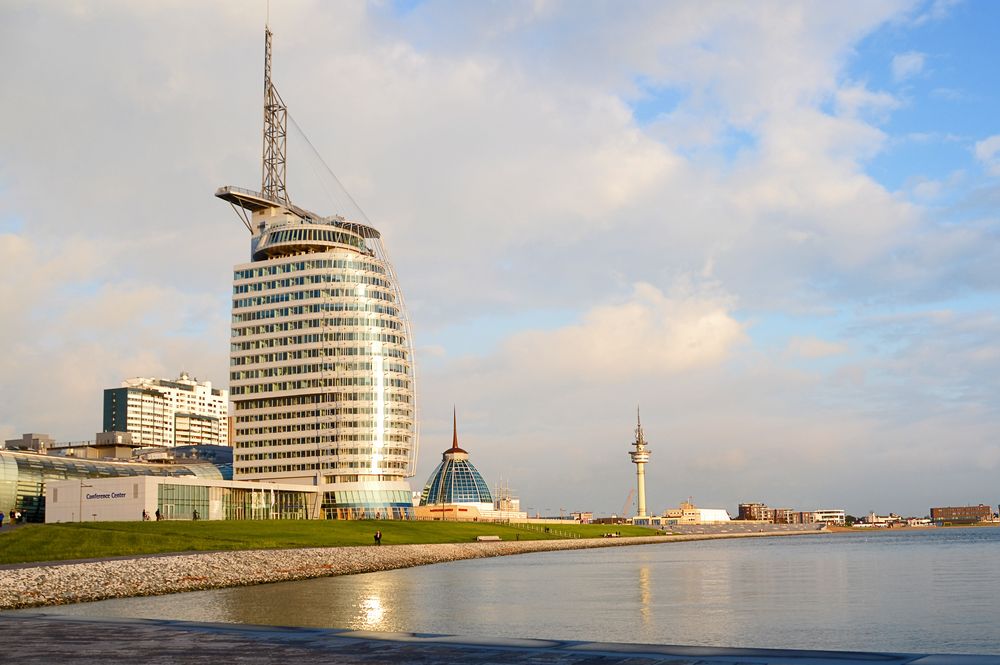 Sailcity Hotel,Havenwelten und Radarturm in Bremerhaven