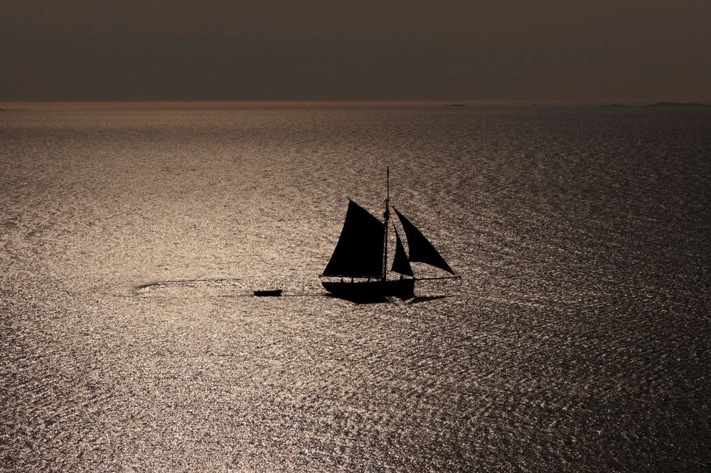 Sailing boat