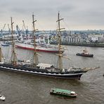 "Sailing" ganz schön Betrieb beim Hafenfest... Im Vordergrund die Kruzenshtern.