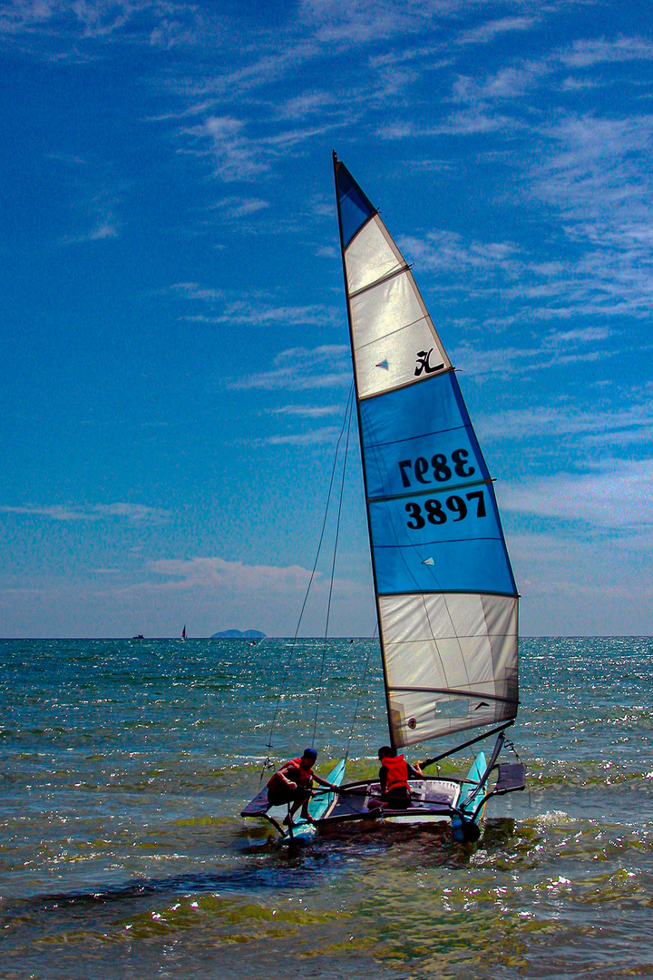 Sailing out with the HobieCat 17