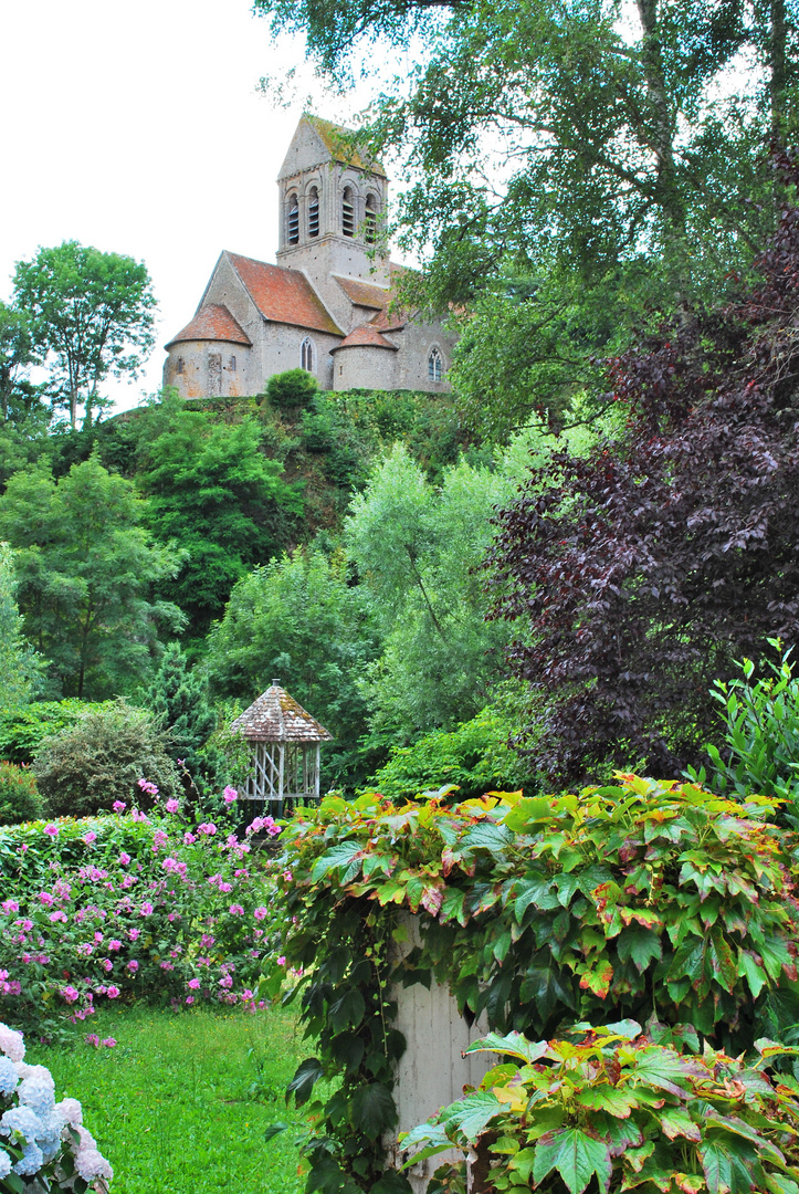 Saint-Céneri-le-Gérei , vue sur l'église