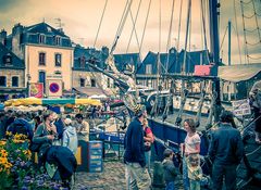 Saint Goustan , sa grande brocante annuelle et sa goélette