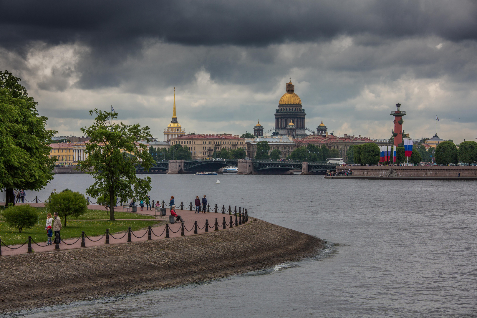 Saint-Isaak et l'Amirauté vus depuis la Forteresse Pierre-et-Paul, Saint-Petersbourg.