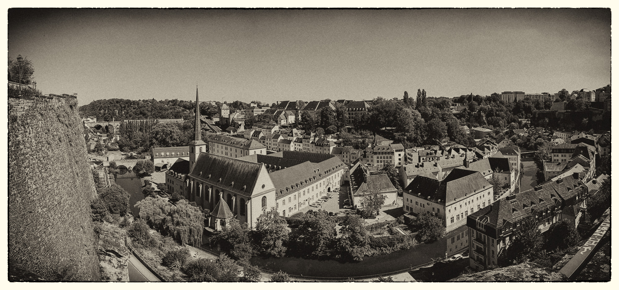 Saint-Jean-du-Grund et l'Abbaye de Neumunster