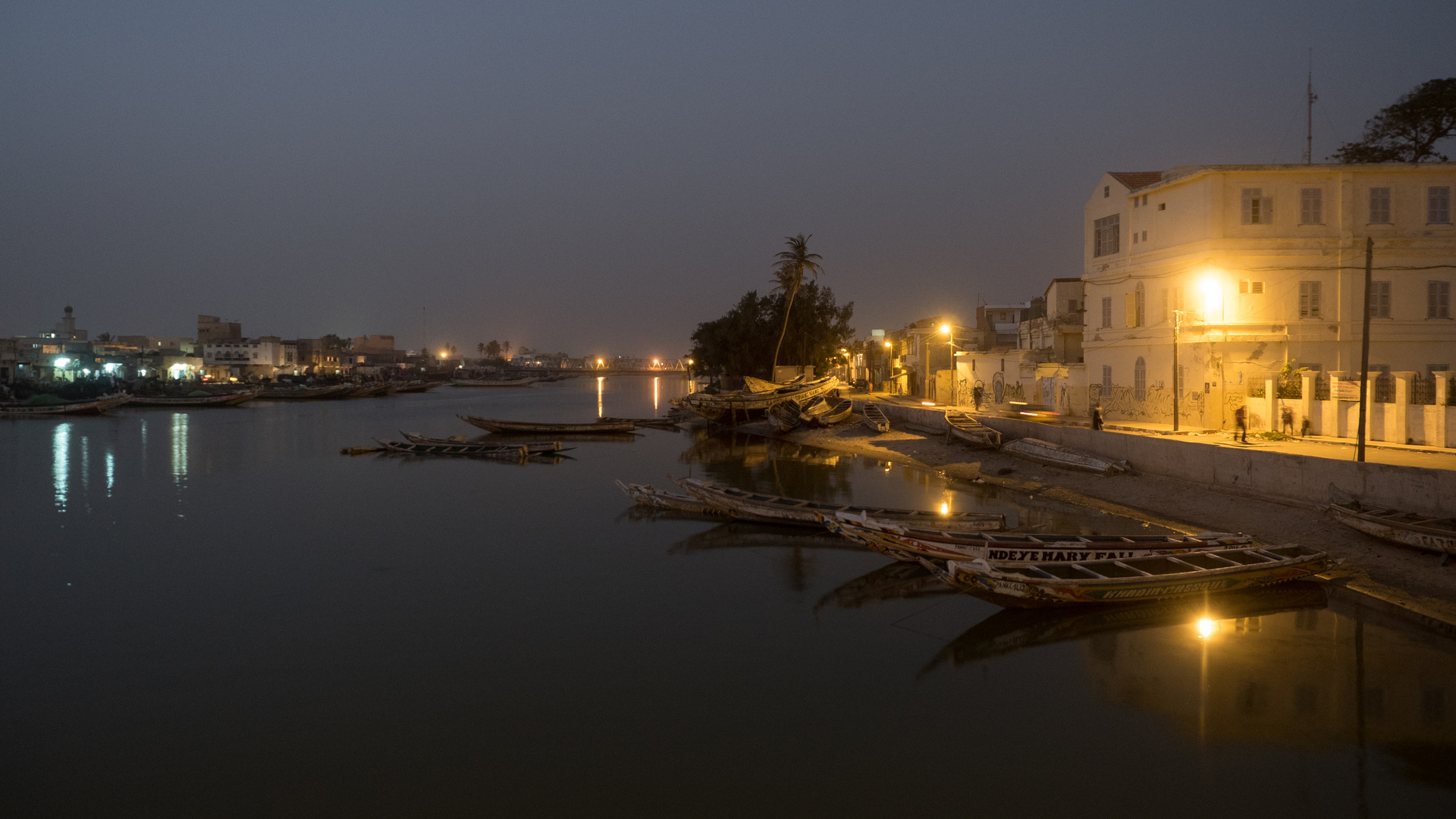 Saint-Louis bei Nacht