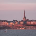  Saint-Malo dans l'éclat du soleil du soir