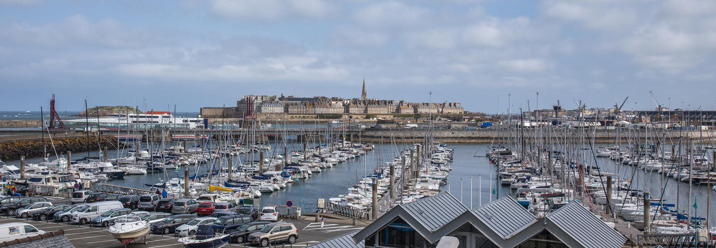 Saint Malo depuis la Cité d'Aleth à Saint Servan